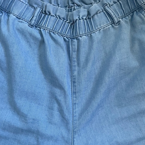 H&M &Denim Girlfriend Fit Regular Waist Chambray Wide Leg Jeans-Size 8-NWOT - Picture 2 of 8